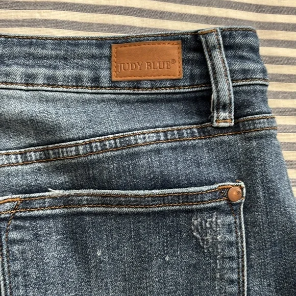 Women’s Judy Blue Low Rise Boyfriend Distressed Jeans; Size 14. - Picture 9 of 16